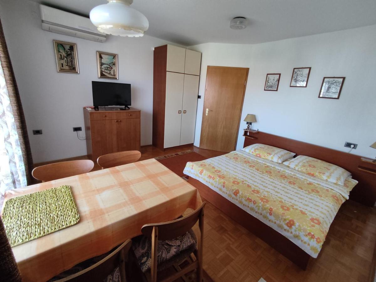 Apartments Samec Изола Екстериор снимка